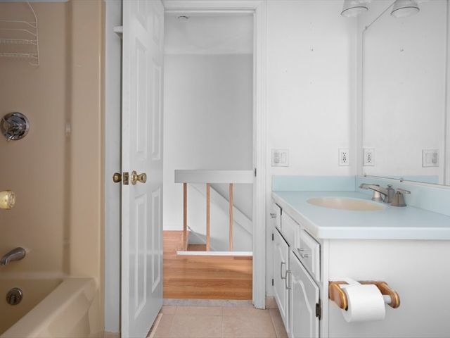 9 Caddy Rock Road A, North Kingstown, RI 02852