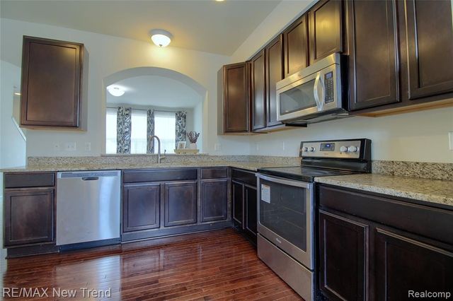 27876 Hopkins Drive, Novi, MI 48377