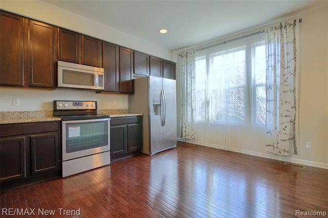 27876 Hopkins Drive, Novi, MI 48377