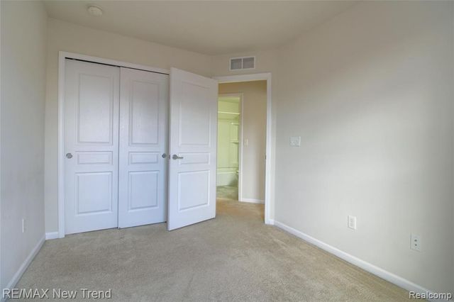 27876 Hopkins Drive, Novi, MI 48377