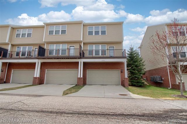 27876 Hopkins Drive, Novi, MI 48377
