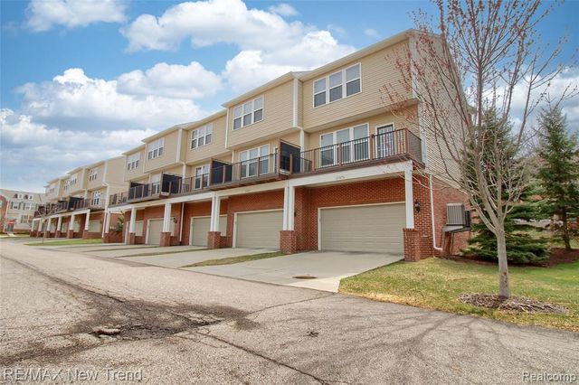 27876 Hopkins Drive, Novi, MI 48377