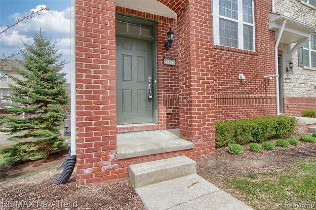 27876 Hopkins Drive, Novi, MI 48377