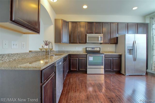 27876 Hopkins Drive, Novi, MI 48377