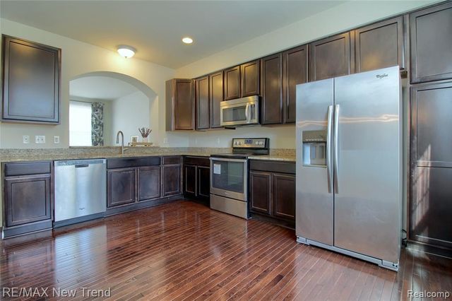 27876 Hopkins Drive, Novi, MI 48377