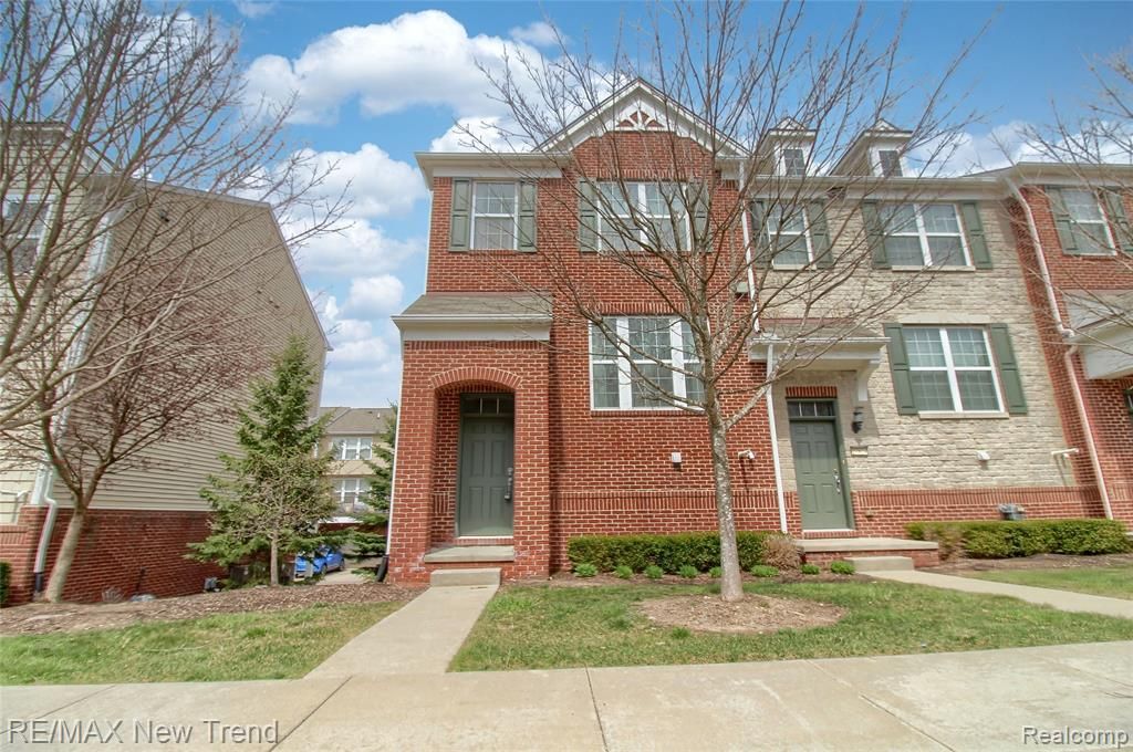 27876 Hopkins Drive, Novi, MI 48377