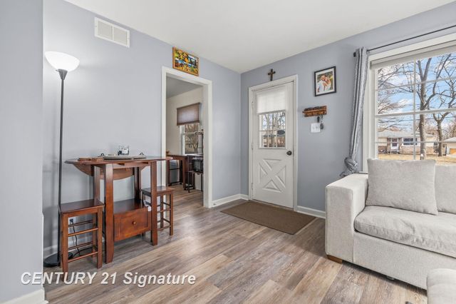 2115 Carolina Street, Midland, MI 48642