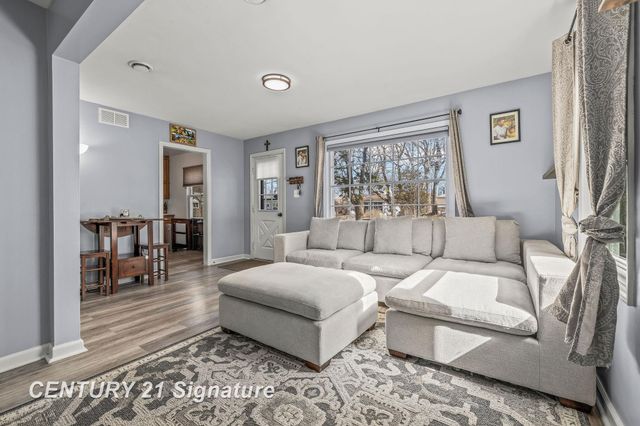 2115 Carolina Street, Midland, MI 48642