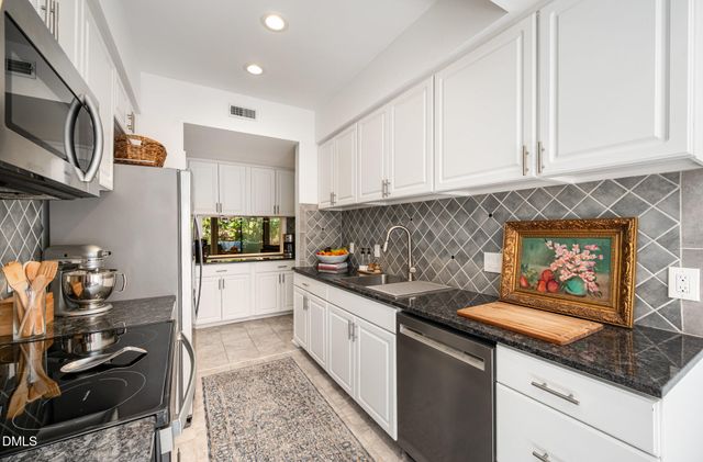 2 Vauxhall Place, Chapel Hill, NC 27517