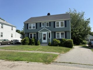 29 Shangri-La Lane, Middletown, RI 02842