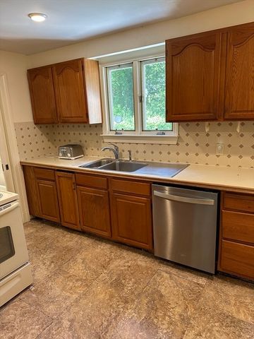 34 Strawberry Hill Street 1, Dover, MA 02030