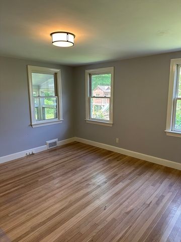 34 Strawberry Hill Street 1, Dover, MA 02030