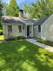 34 Strawberry Hill Street 1, Dover, MA 02030