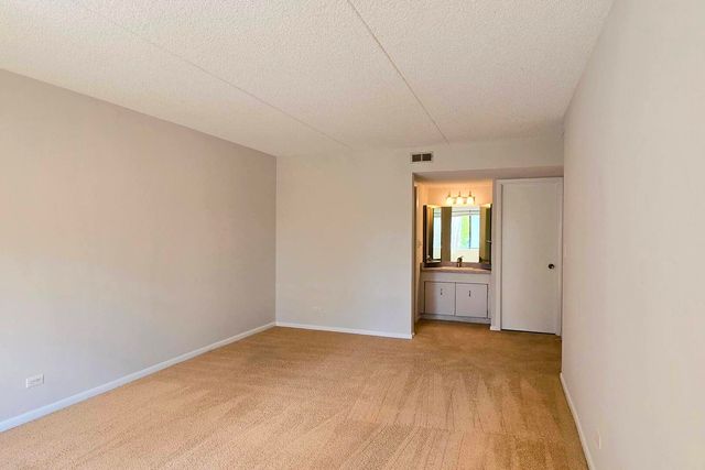 690 Chandler Road 207, Gurnee, IL 60031