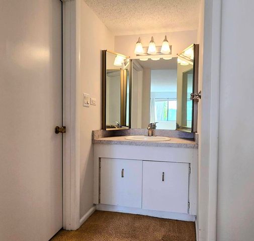 690 Chandler Road 207, Gurnee, IL 60031