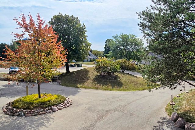 690 Chandler Road 207, Gurnee, IL 60031