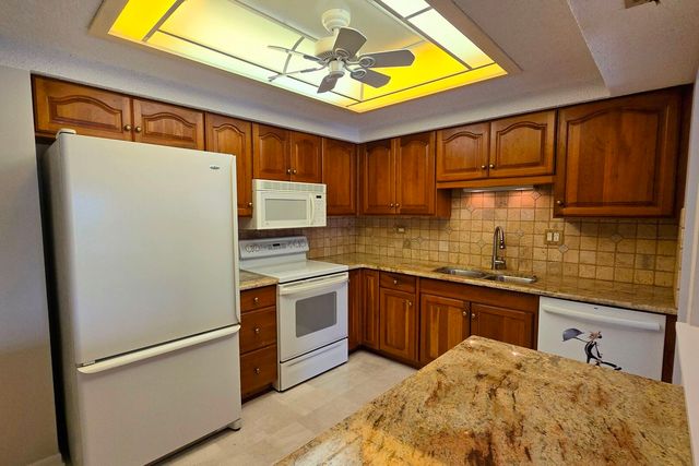 690 Chandler Road 207, Gurnee, IL 60031