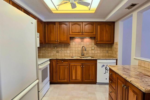 690 Chandler Road 207, Gurnee, IL 60031