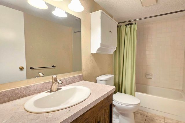 690 Chandler Road 207, Gurnee, IL 60031