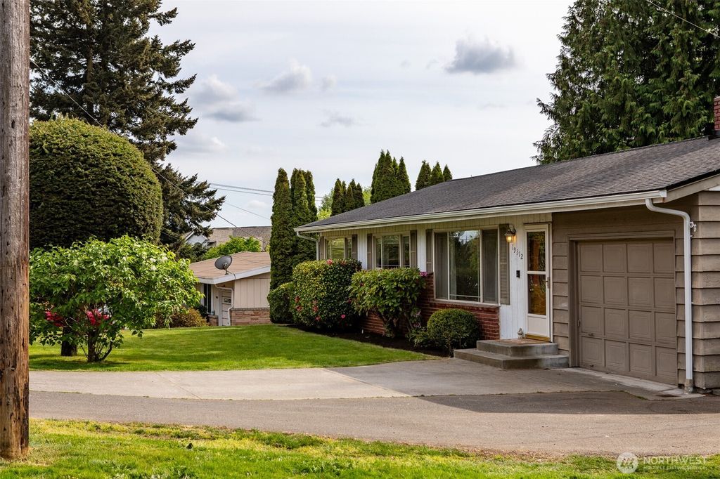 19312 48th Avenue W, Lynnwood, WA 98036