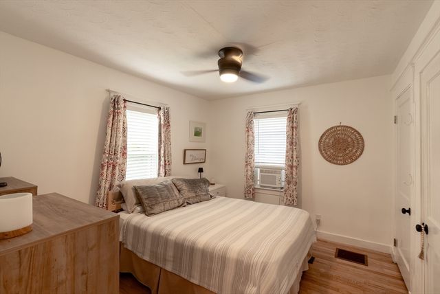 4 Glenwood Ave, Foxboro, MA 02035