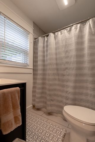 4 Glenwood Ave, Foxboro, MA 02035