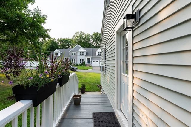 4 Glenwood Ave, Foxboro, MA 02035