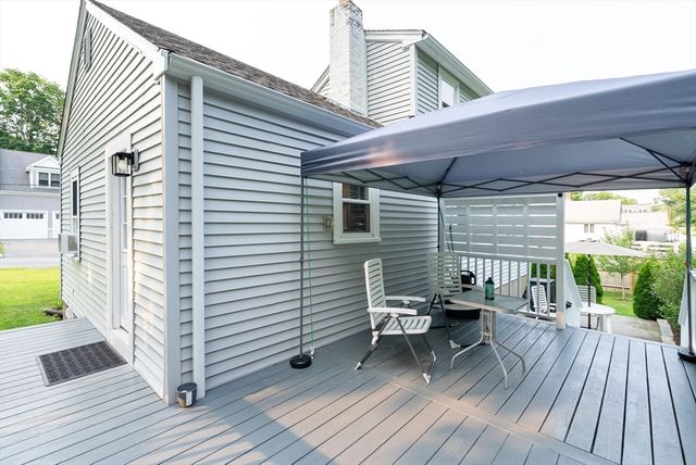 4 Glenwood Ave, Foxboro, MA 02035