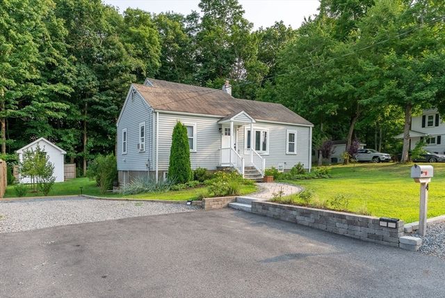 4 Glenwood Ave, Foxboro, MA 02035