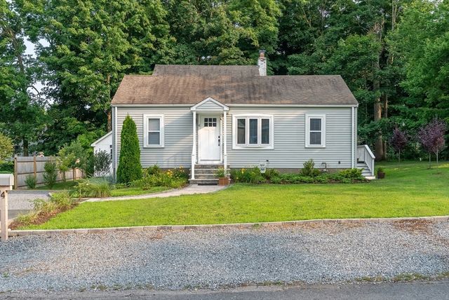4 Glenwood Ave, Foxboro, MA 02035