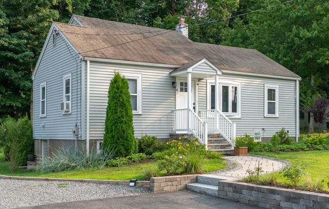 4 Glenwood Ave, Foxboro, MA 02035