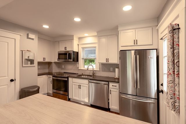 4 Glenwood Ave, Foxboro, MA 02035