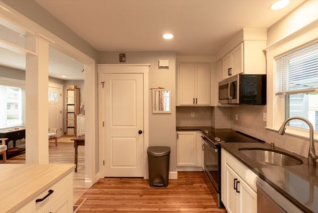 4 Glenwood Ave, Foxboro, MA 02035