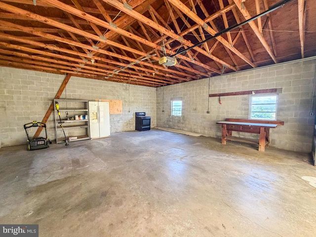 526 BARREN RD, Oxford, PA 19363