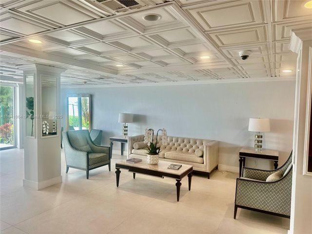 11111 Biscayne Blvd 16C, Miami, FL 33181