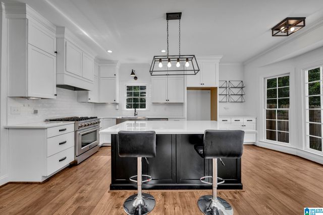 1147 RIVERCHASE PARKWAY W, Hoover, AL 35244