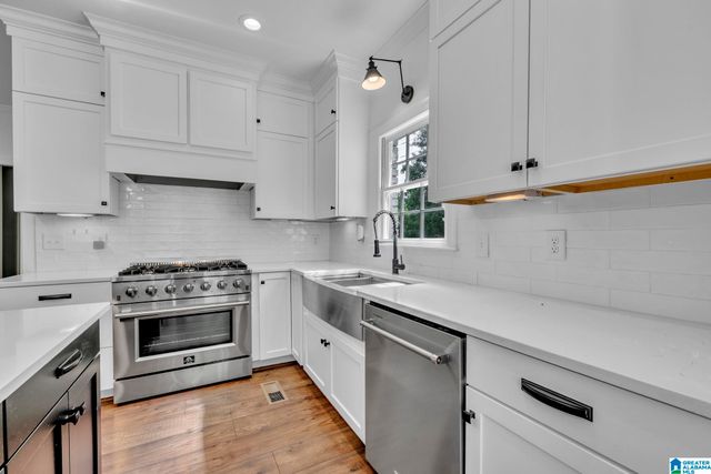 1147 RIVERCHASE PARKWAY W, Hoover, AL 35244