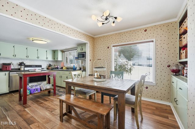 221 Charleston Street, Weber City, VA 24290