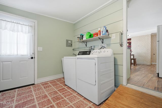 221 Charleston Street, Weber City, VA 24290