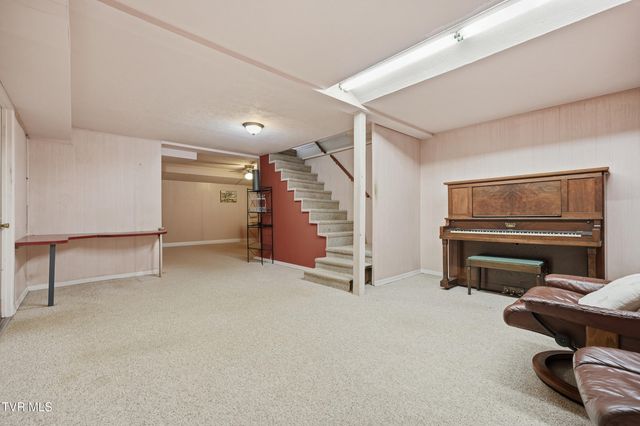 221 Charleston Street, Weber City, VA 24290