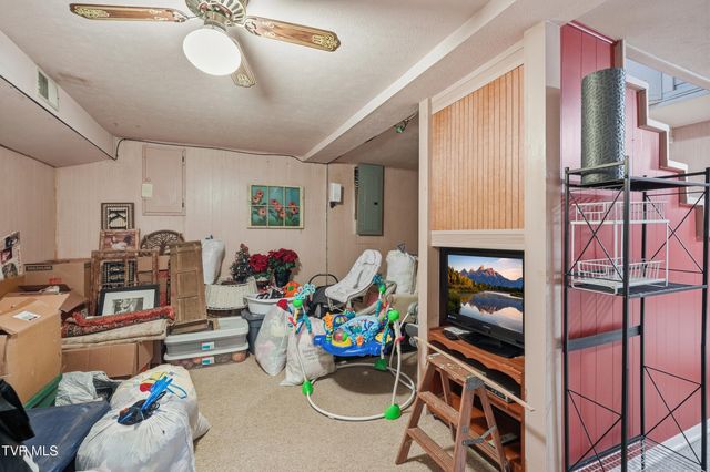 221 Charleston Street, Weber City, VA 24290