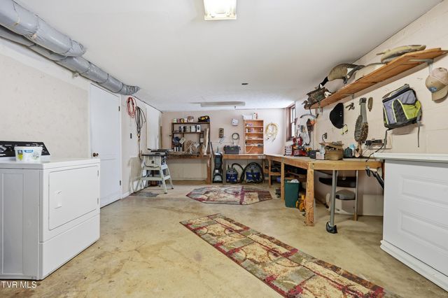 221 Charleston Street, Weber City, VA 24290