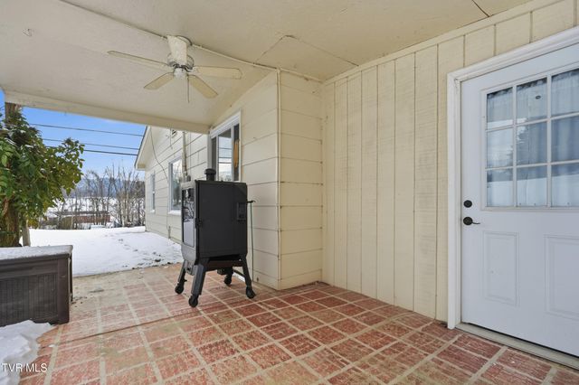 221 Charleston Street, Weber City, VA 24290