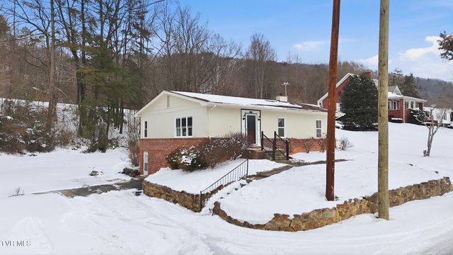 221 Charleston Street, Weber City, VA 24290