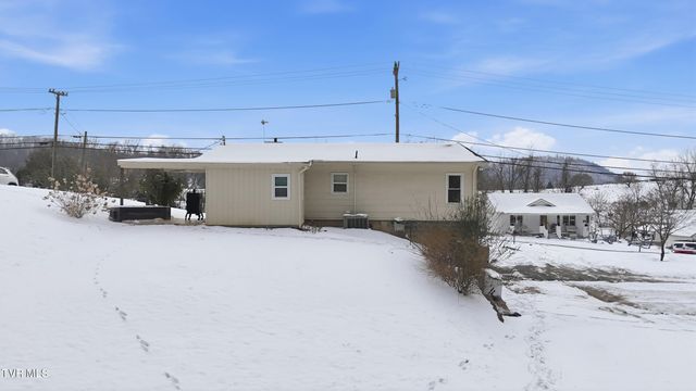 221 Charleston Street, Weber City, VA 24290