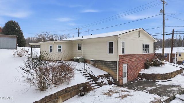 221 Charleston Street, Weber City, VA 24290