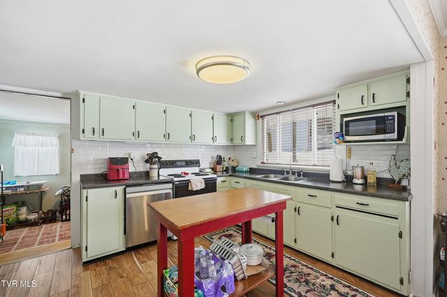 221 Charleston Street, Weber City, VA 24290