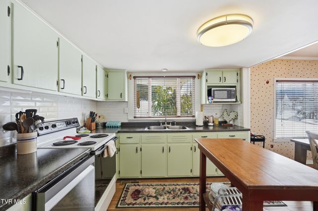 221 Charleston Street, Weber City, VA 24290