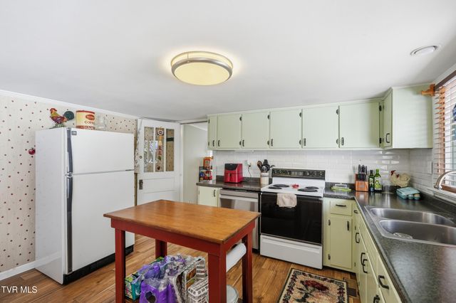 221 Charleston Street, Weber City, VA 24290