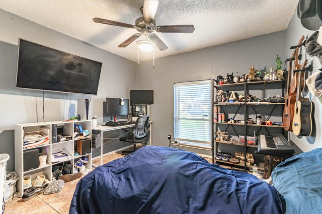 2108 Warwick Drive, Arlington, TX 76015